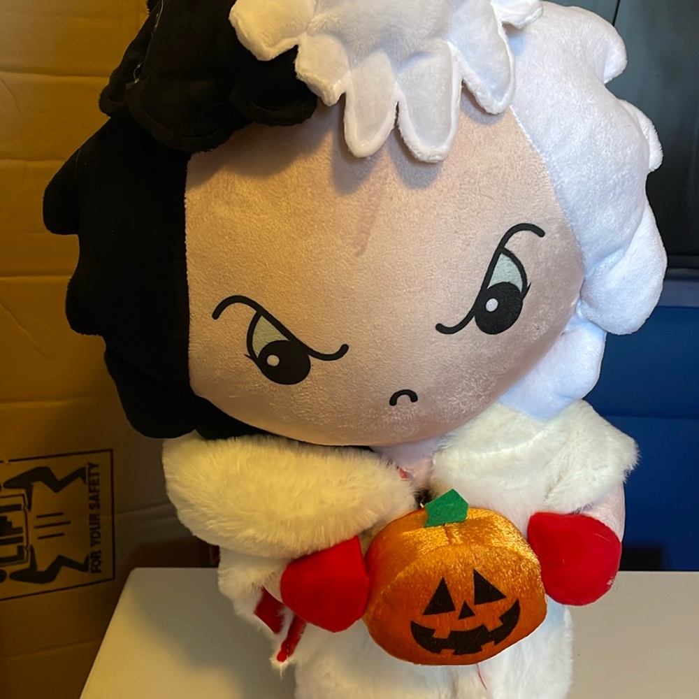 Licensed Disney Halloween cruella decoration